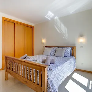 two-bedroom-apartment-with-rooftop-pool-in-alvor.hotelaalgarve.com/
