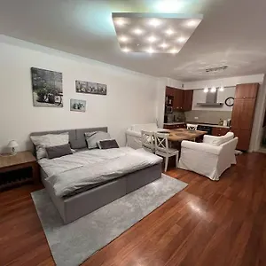 Beautiful Ground Floor In Апартаменты Варшава
