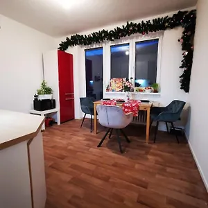 Cely Apartman Podlesi 54m2 S Dvema Balkony A S Novou Manzelskou Posteli, Zatim Neni Na Fotkach Brno