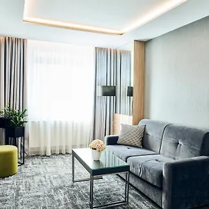 4* מלון International